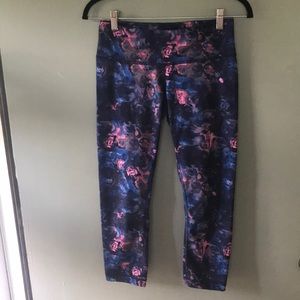 Lululemon Rose Capri